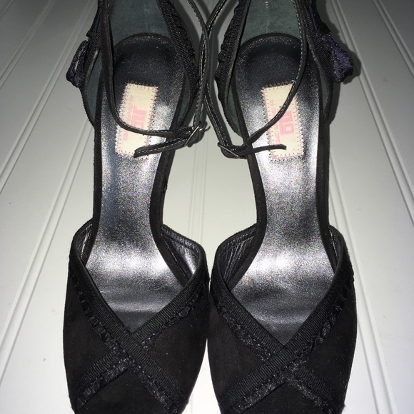 Jennifer Lopez Shoes - J Lo women’s 7 M black suede open toe heels